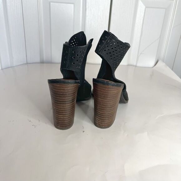 Lucky Brand Lizara Perforated Peep Toe Block Heel Bootie Sandal - Picture 10 of 13